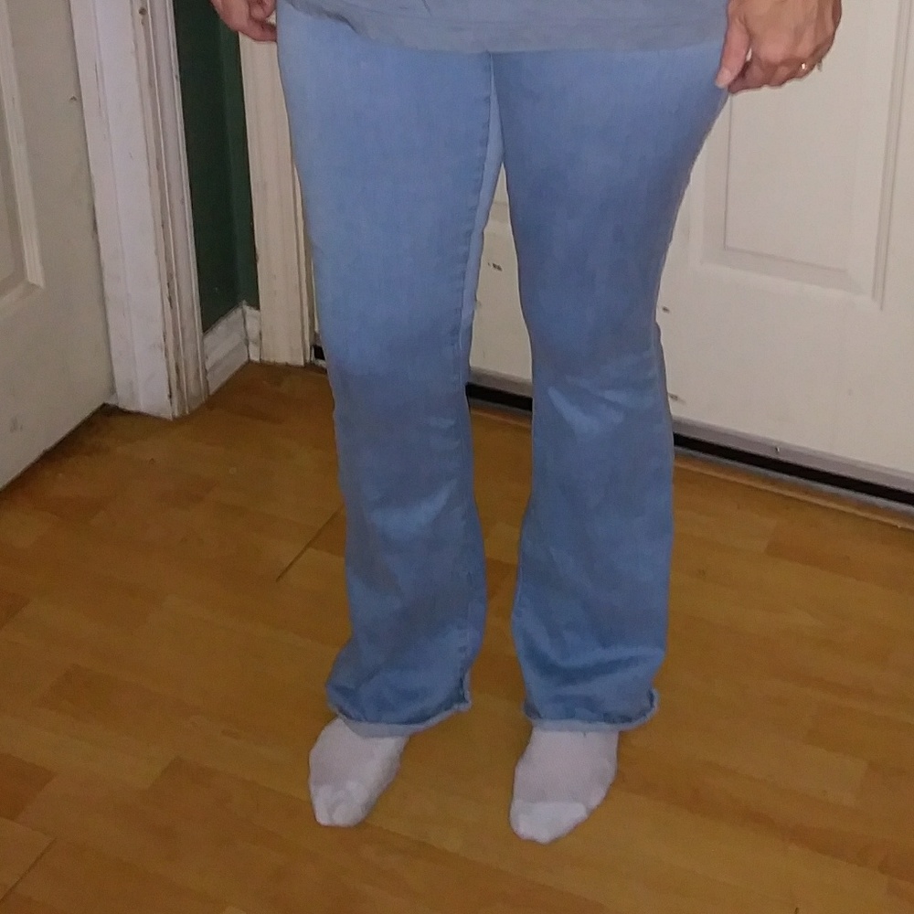 Blank nyc Size 28 Flare Blue Soft Jeans